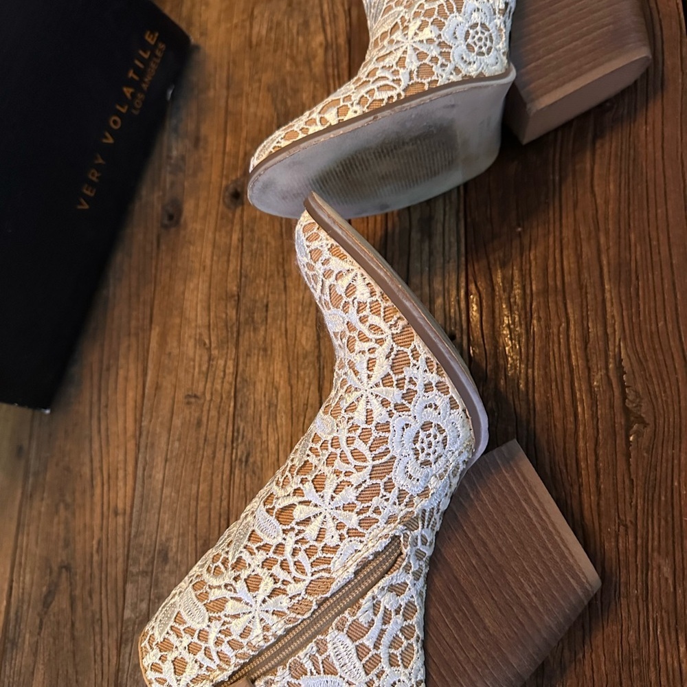 Very Volatile Lace Wedge Boots - White and Tan - Picture 5 of 10